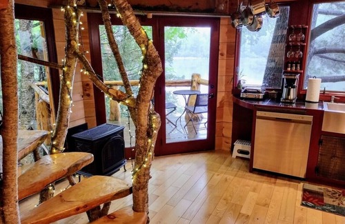 Newport Cabin | Idyllic Vermont Tree Cabin on Walker Pond with Private Retreat