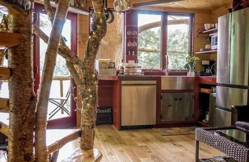 Newport Cabin | Idyllic Vermont Tree Cabin on Walker Pond with Private Retreat