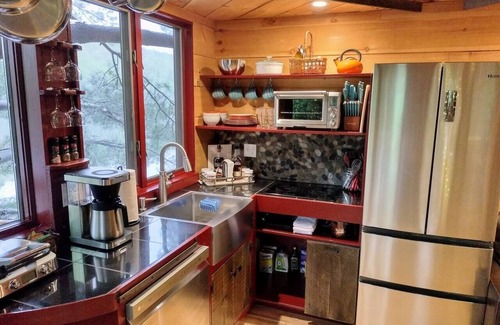 Newport Cabin | Idyllic Vermont Tree Cabin on Walker Pond with Private Retreat