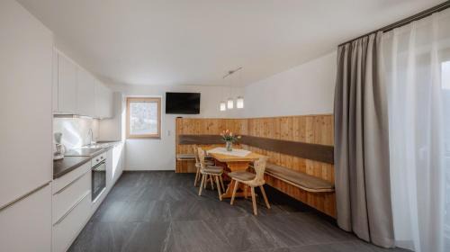Sluderno Apartment | Guest Rated 10/10: Vernalhof Apt with Family-Friendly Perks