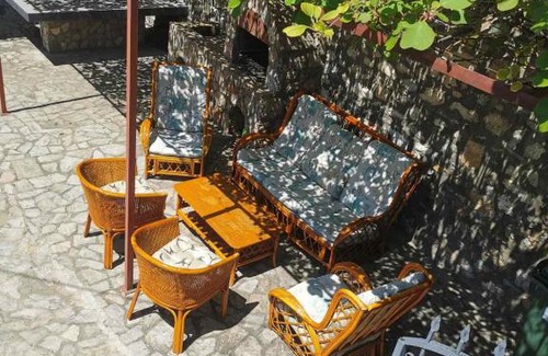 Varosh Villa | Cozy Veronika Guest House: Pet-Friendly Family Retreat