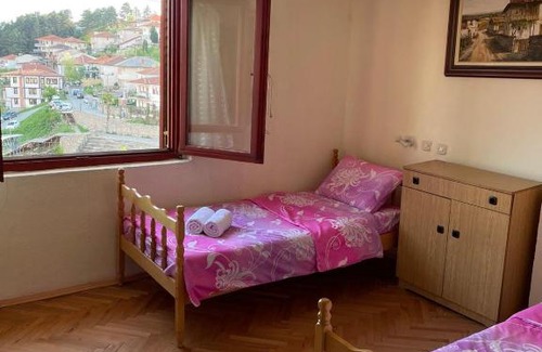 Varosh Villa | Cozy Veronika Guest House: Pet-Friendly Family Retreat