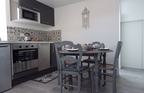 Saint-Louis Apartment | Ideal Versailles Apartment Steps from the Castle
