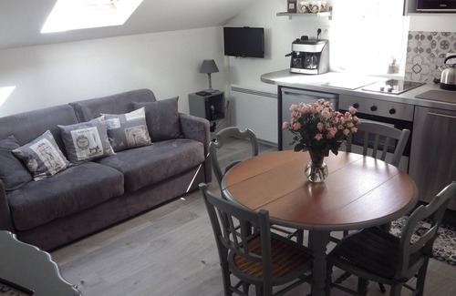 Saint-Louis Apartment | Ideal Versailles Apartment Steps from the Castle