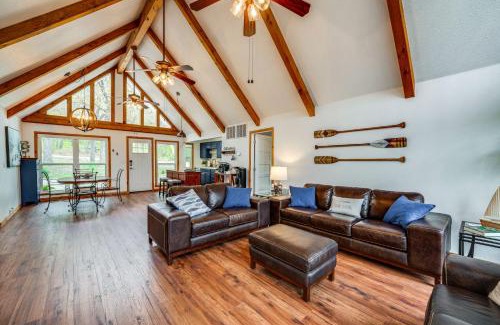 Pottsboro House | Family-friendly Retreat with Deck, 1 Mile to Lake!