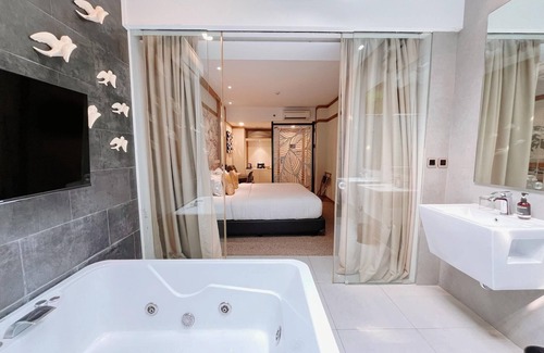 Kebon Kacang Hotel | Inviting Verse Luxe Hotel Wahid Hasyim with Family Amenities