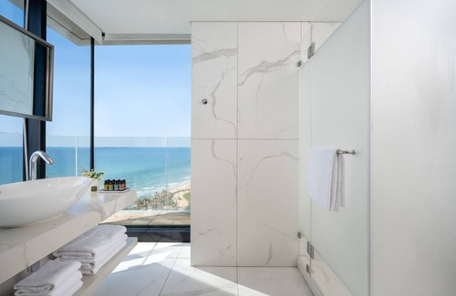 Netanya Hotel | Relax at Vert Lagoon Netanya with Pool & Spa Amenities