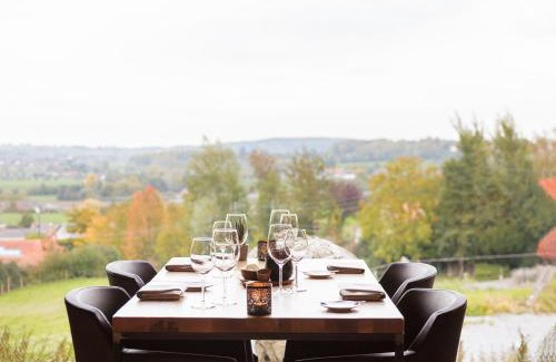 Frasnes-Lez-Anvaing Hotel | Vertes Feuilles: Guest Rated 9/10 with Breakfast & Hot Tub