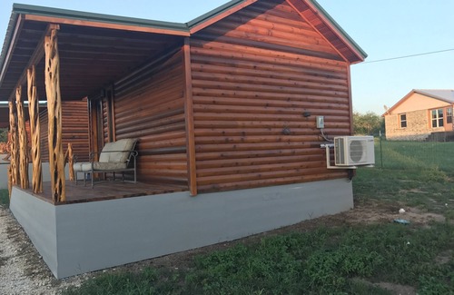 Hamilton Cabin | Pet-Friendly Vertical Gate Cruise: 9.4 Guest Rated Stay