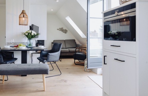 Tinnum Apartment | Verwöhnung und Behaglichkeit: Ihr Privates Refugium für bis zu 4 Personen