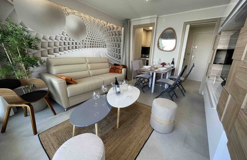 Palavas-les-Flots Apartment | Idyllic 3-Star Apartment with Ocean View & Spa Amenities