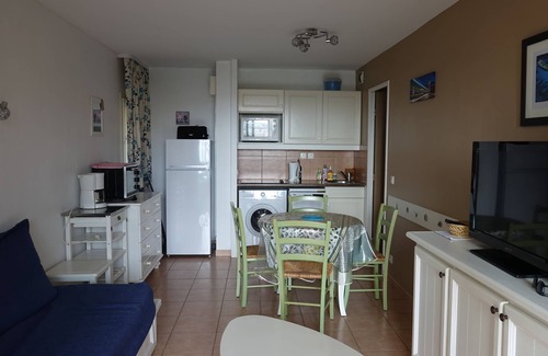 Six-Fours-les-Plages Apartment | Tranquil T2 with Pool, Sea View, and Nearby Beach Access