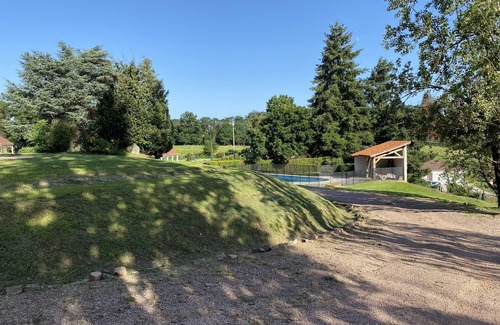 Varennes-sur-Allier Villa | Prestigious Residence in Bourbonnais - Guest Rated 9.8/10