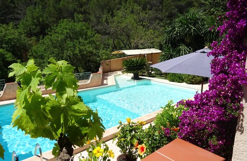 Le Beausset Villa | Enchanting Provencal House in Le Beausset with Pool & Views
