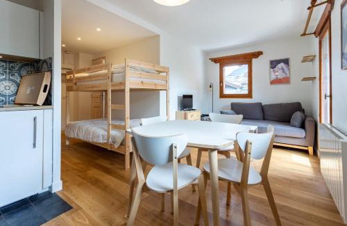 Le Praz Apartment | Bright Oasis with Balcony, Close to Slopes & Family-Friendly