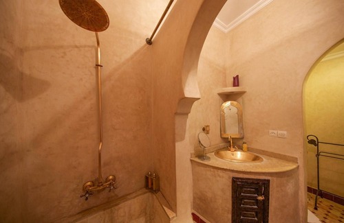 Medina Hotel | Central Marrakech Riad with Heated Pool & Friendly Service