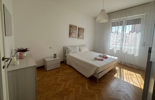 Tricolore Apartment | Central Three-Room Apartment Steps from the Duomo