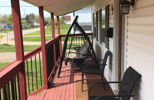 Pointe-du-Chene Cottage | Ideal Getaway Near Parlee Beach with Free WiFi & Ocean Views