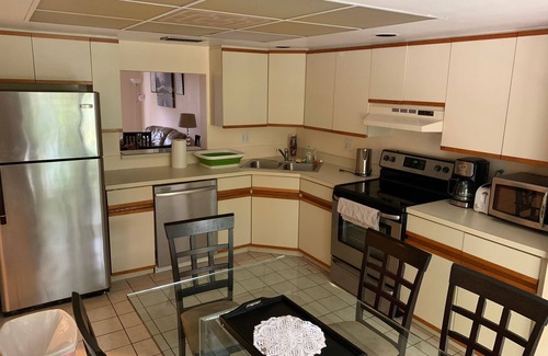 Deerfield Beach Condo | Cozy Condo Retreat with Spa & Family-Friendly Amenities