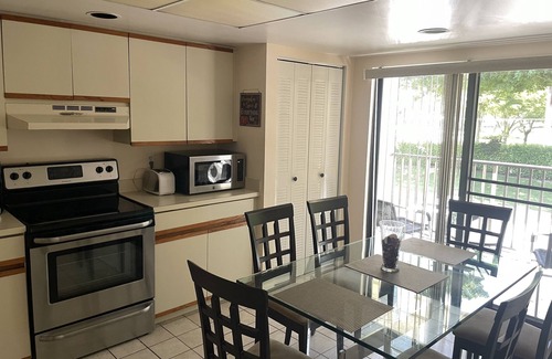 Deerfield Beach Condo | Cozy Condo Retreat with Spa & Family-Friendly Amenities