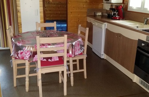 Lanton Ski Chalet | Cozy Chalet Retreat in a 4-Star Leisure Park