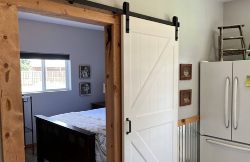 East Wenatchee House | Cozy 1 Bedroom Retreat with Spa & Hot Tub - Perfectly Located!