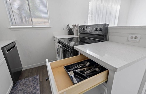 University Hills House | Very Cozy Home in Heart Of East Austin - Sleeps 9