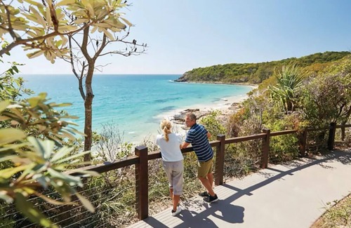 Buddina Apartment | Spacious 3 Bedroom Apartment Steps from Buddina Beach