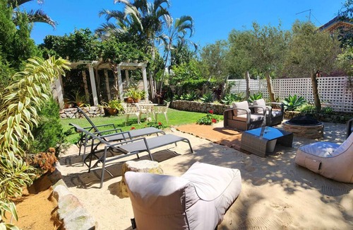 Buddina Apartment | Spacious 3 Bedroom Apartment Steps from Buddina Beach