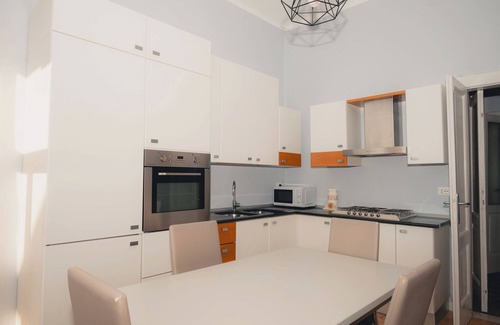 Bergamo Apartment | Very large three-room apartment with separate kitchen
