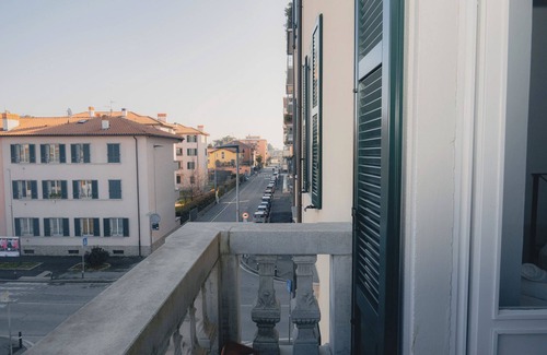 Bergamo Apartment | Very large three-room apartment with separate kitchen