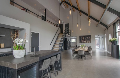 Lage Zwaluwe House | Premier Group Retreat with En-Suite Rooms & Breakfast