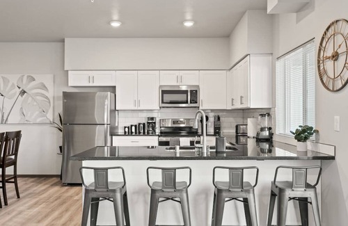 South Perry District Apartment | New 2 Bed 2 Bath Retreat Near Downtown with Breakfast