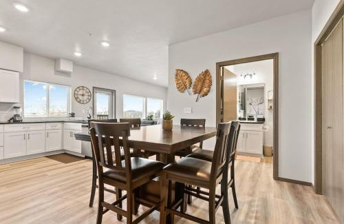 South Perry District Apartment | New 2 Bed 2 Bath Oasis Near Downtown & Perry District