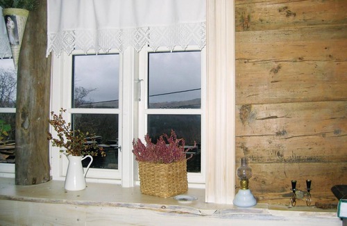 Radoy House | Cozy Cottage Retreat with Lake View and Family Amenities