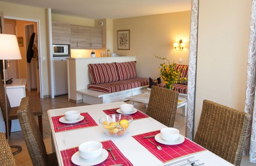 Behobie Apartment | Beautiful Oceanfront Apartment with Pool and Scenic Views
