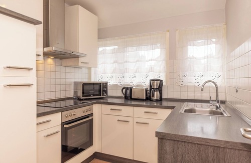Kreuztal House | Bright and Spacious Apartment with Breakfast Included