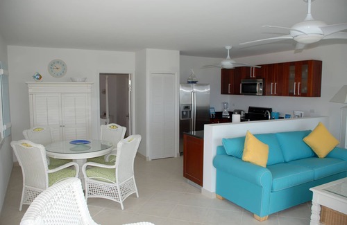 Pelican Key Apartment | Immaculate Ocean View Condo with Full Amenities