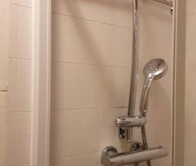 Bedford Bed & Breakfast | Cozy Double-Ensuite Room near Elizabeth Line in Abbeywood