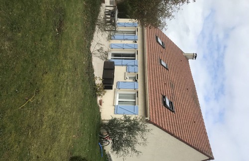 Prunay-en-Yvelines House | Cozy 2-Bedroom Home Perfect for Families of 6