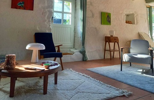 Plogonnec House | Family-Friendly Retreat Near the Beach with Ocean View
