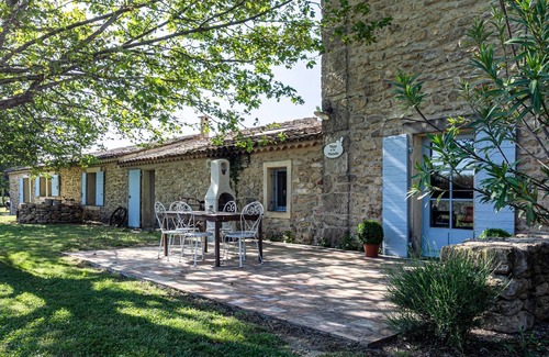 Grans House | Discover a Tranquil Provençal Retreat with Pool and Spa