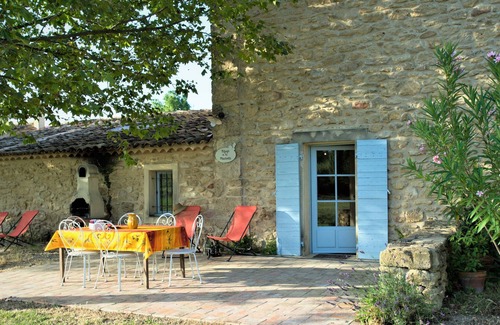 Grans House | Discover a Tranquil Provençal Retreat with Pool and Spa