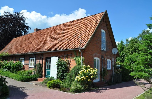 Neu Bleckede House | Restored Timbered House with Private Garden & Spa Retreat