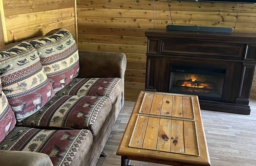 Patricksburg House | Cozy Single-Wide Home with Wrap-Around Deck & Pond Retreat