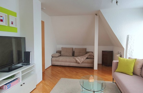 Unna Apartment | Inviting Top Floor Apartment: Quiet, Central & Family-Friendly