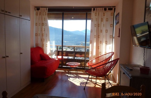 Les Angles Apartment | Outstanding View Studio: Top-Rated Lakefront Getaway