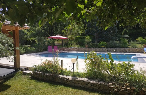 Meyrargues Villa | Inviting Villa with Pool and Summer Kitchen, Rated 9.8/10