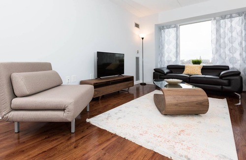 Edgewater Apartment | Scenic Retreat with Manhattan Views Just Minutes from NYC