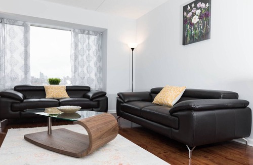 Edgewater Apartment | Scenic Retreat with Manhattan Views Just Minutes from NYC